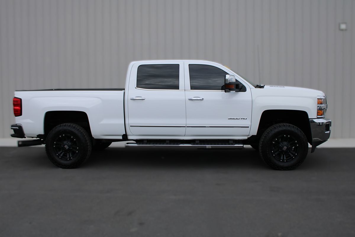 2016 Chevrolet Silverado 3500HD LTZ photo 10