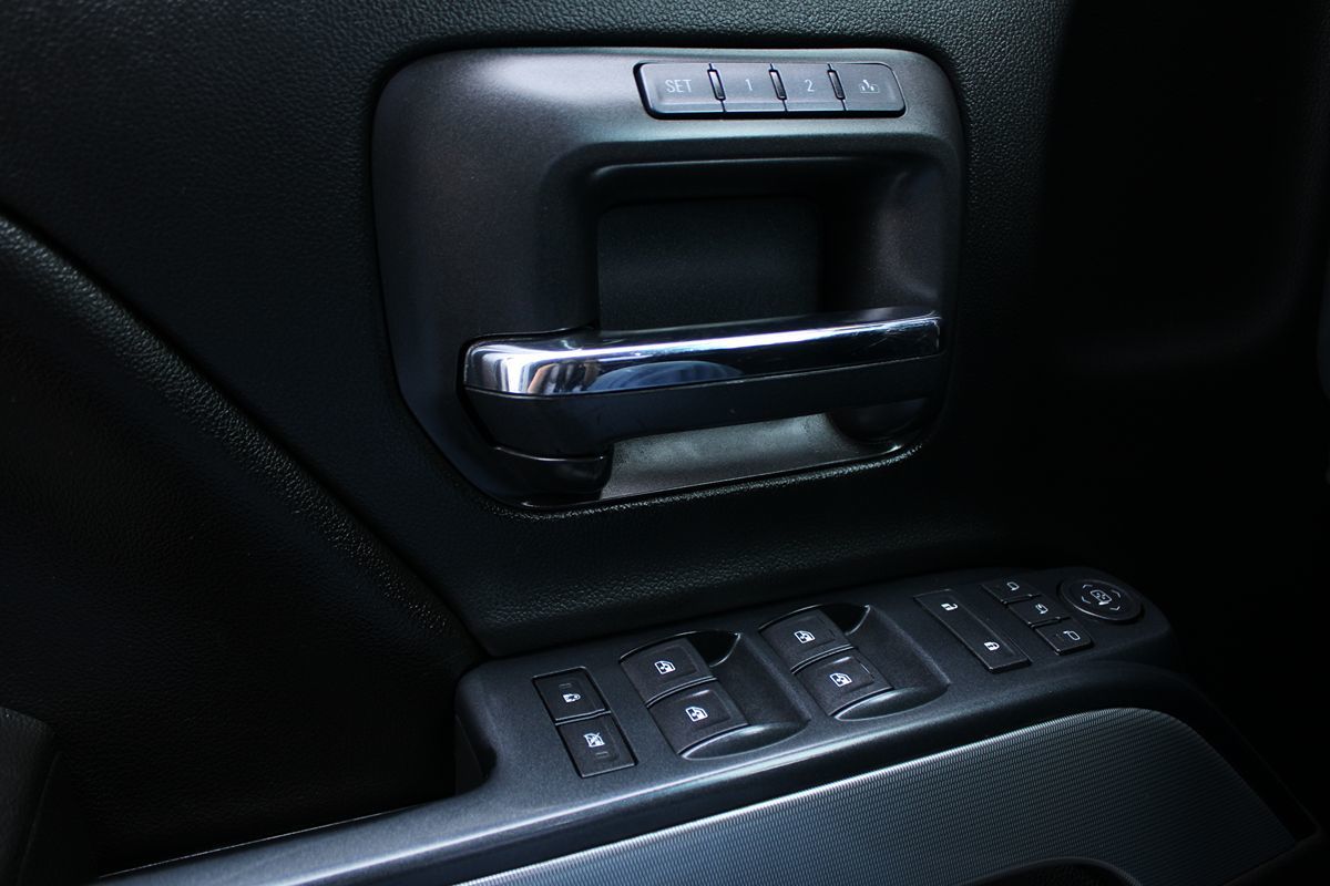 2016 Chevrolet Silverado 3500HD LTZ photo 21