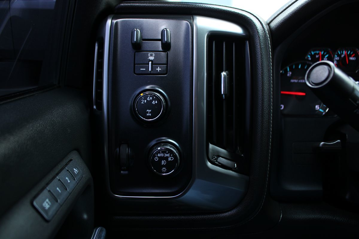 2016 Chevrolet Silverado 3500HD LTZ photo 22