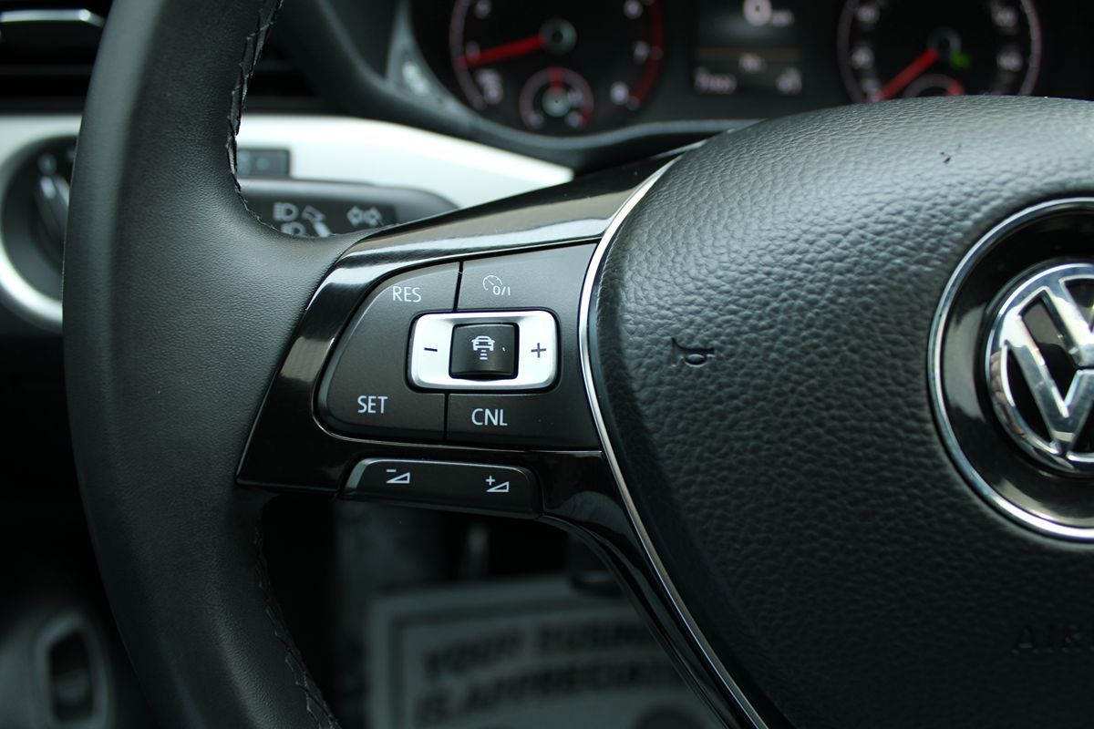 2021 Volkswagen Passat 2.0T SE photo 11