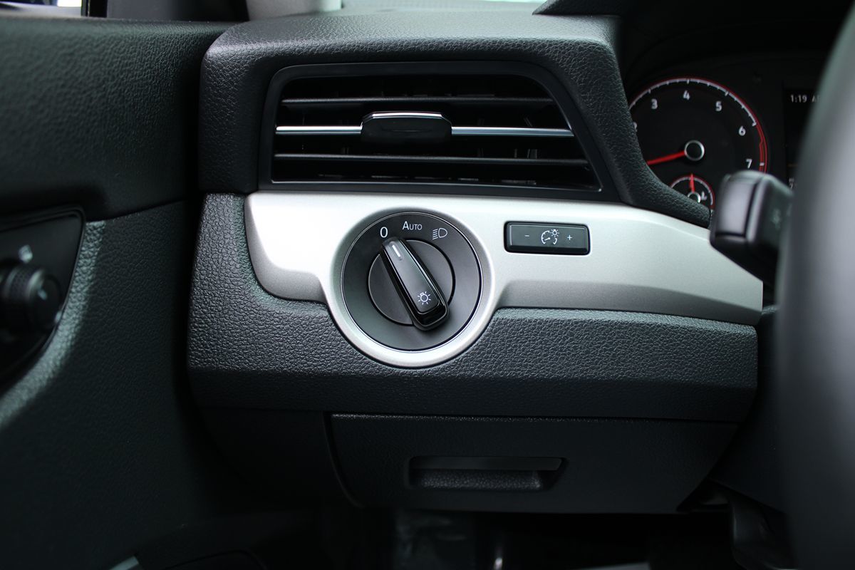 2021 Volkswagen Passat 2.0T SE photo 21