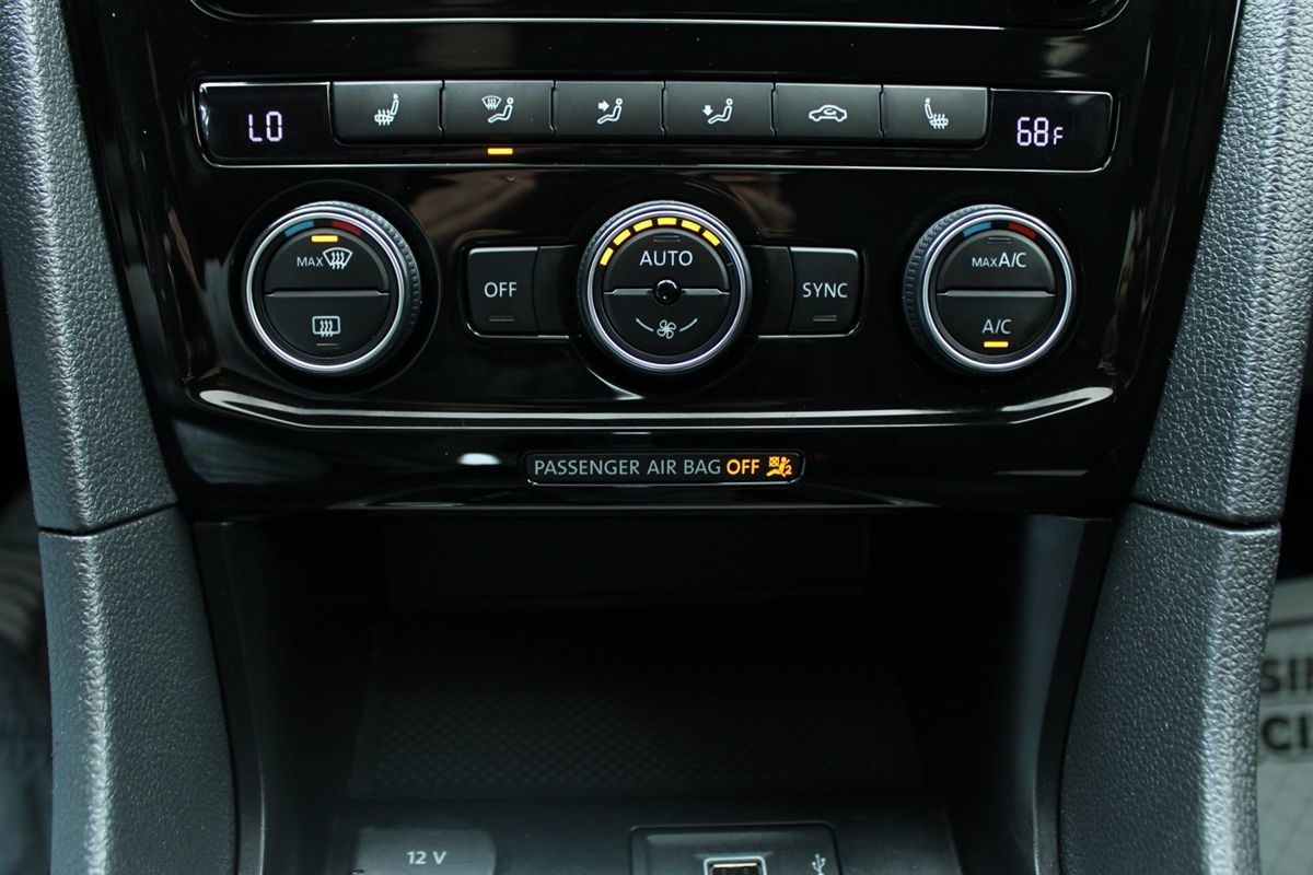 2021 Volkswagen Passat 2.0T SE photo 24