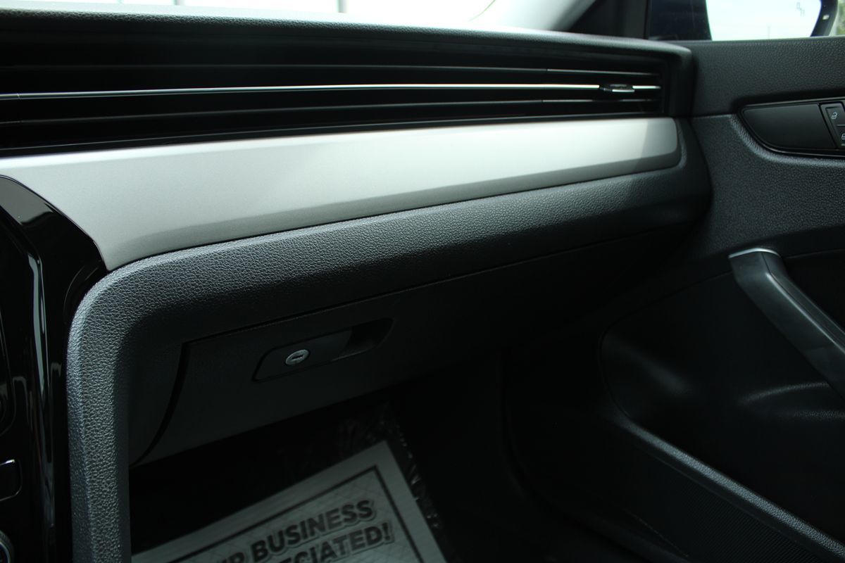 2021 Volkswagen Passat 2.0T SE photo 29