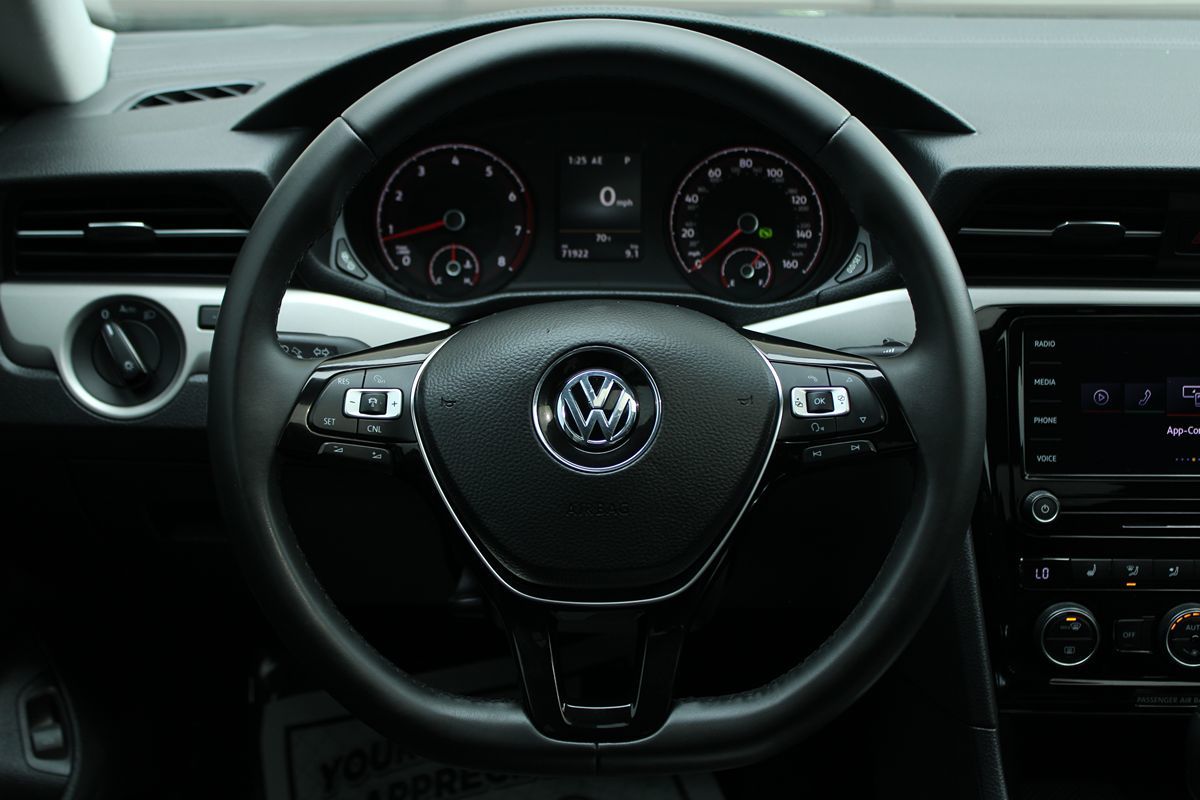 2021 Volkswagen Passat 2.0T SE photo 13