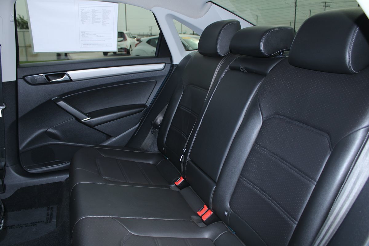 2021 Volkswagen Passat 2.0T SE photo 17