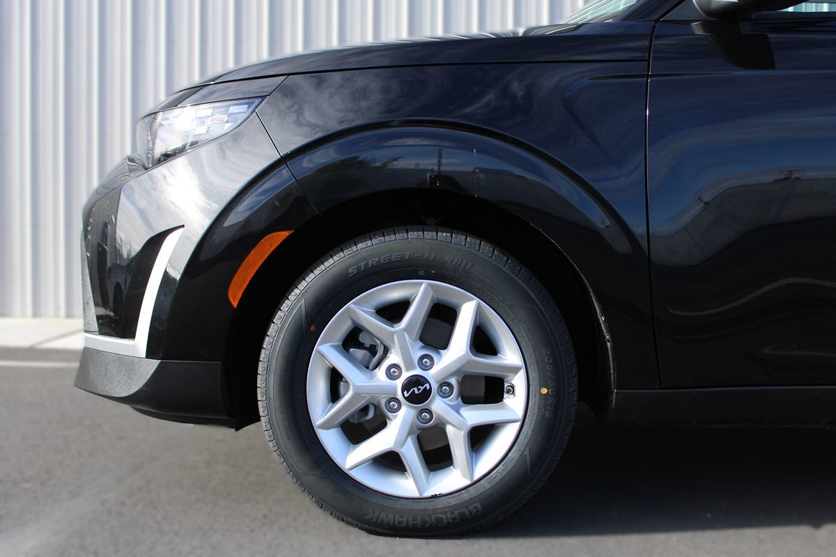 2024 Kia Soul LX Technology photo 4