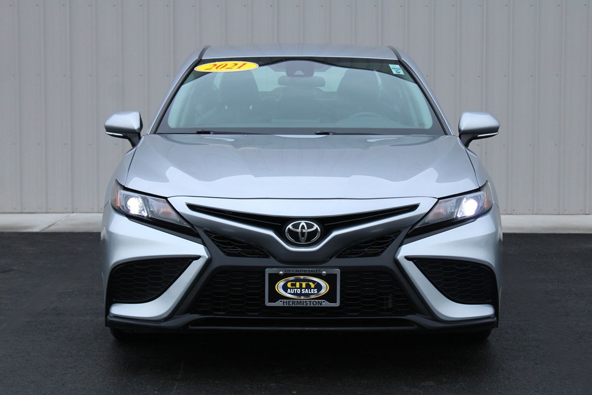 2021 Toyota Camry SE photo 2