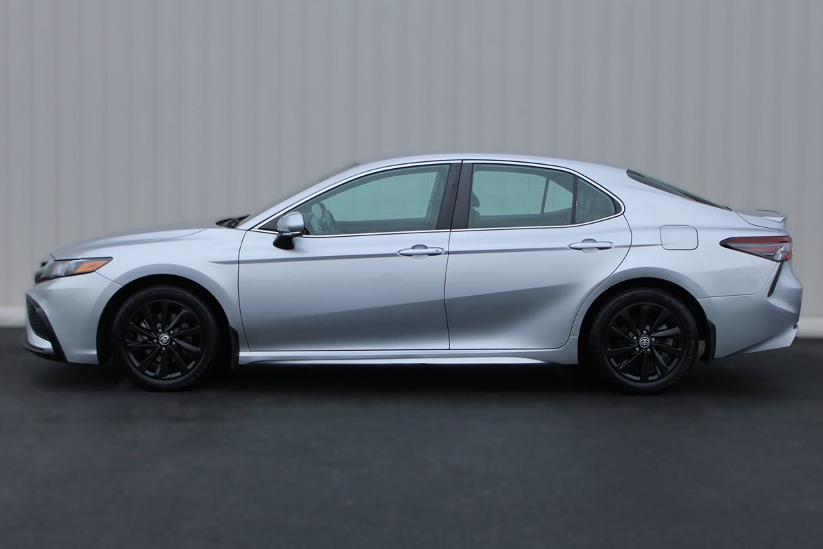 2021 Toyota Camry SE photo 4