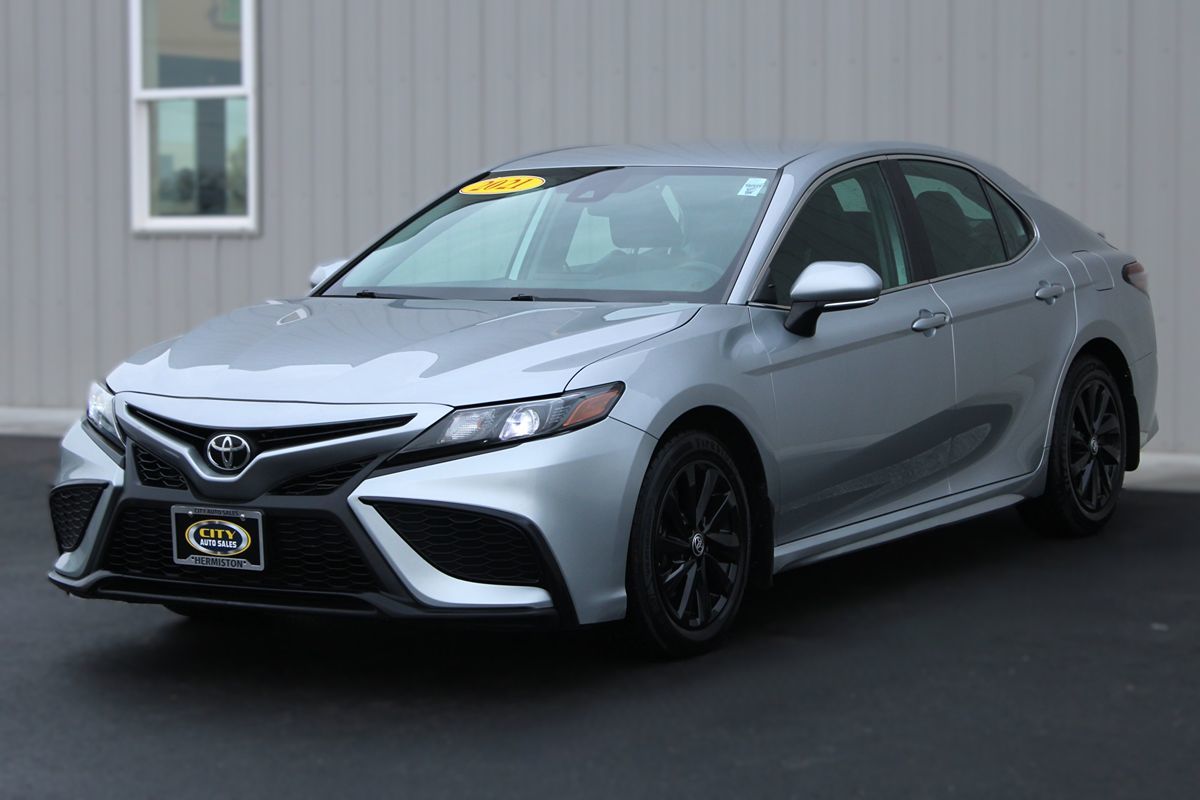2021 Toyota Camry SE photo 3