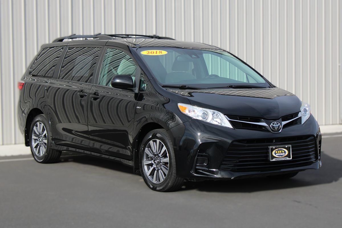 2018 Toyota Sienna LE V6 AWD 7-Passenger's photo