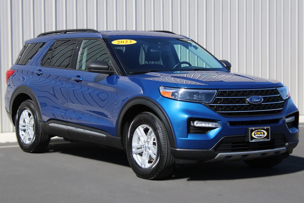 2023 Ford Explorer XLT 4WD's photo