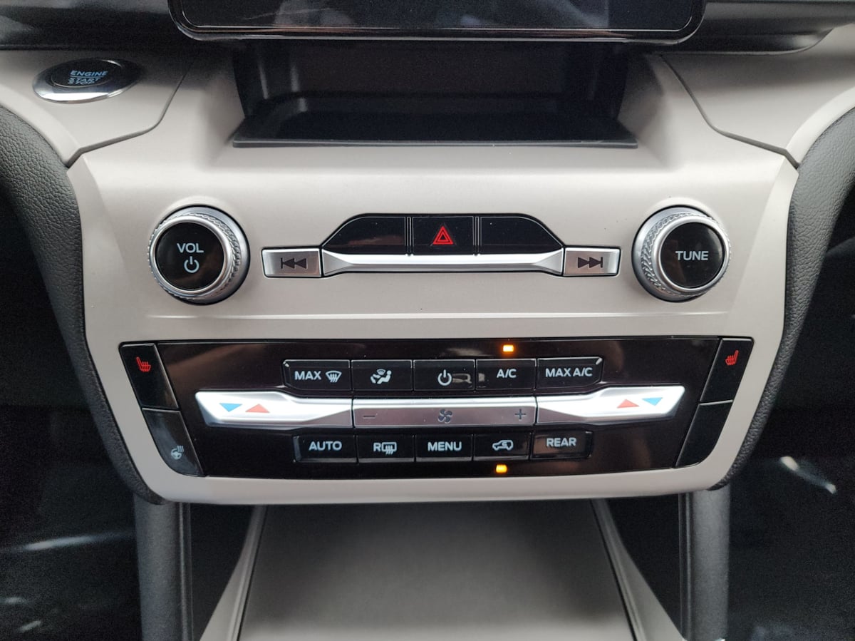 2023 Ford Explorer XLT - Photo 16