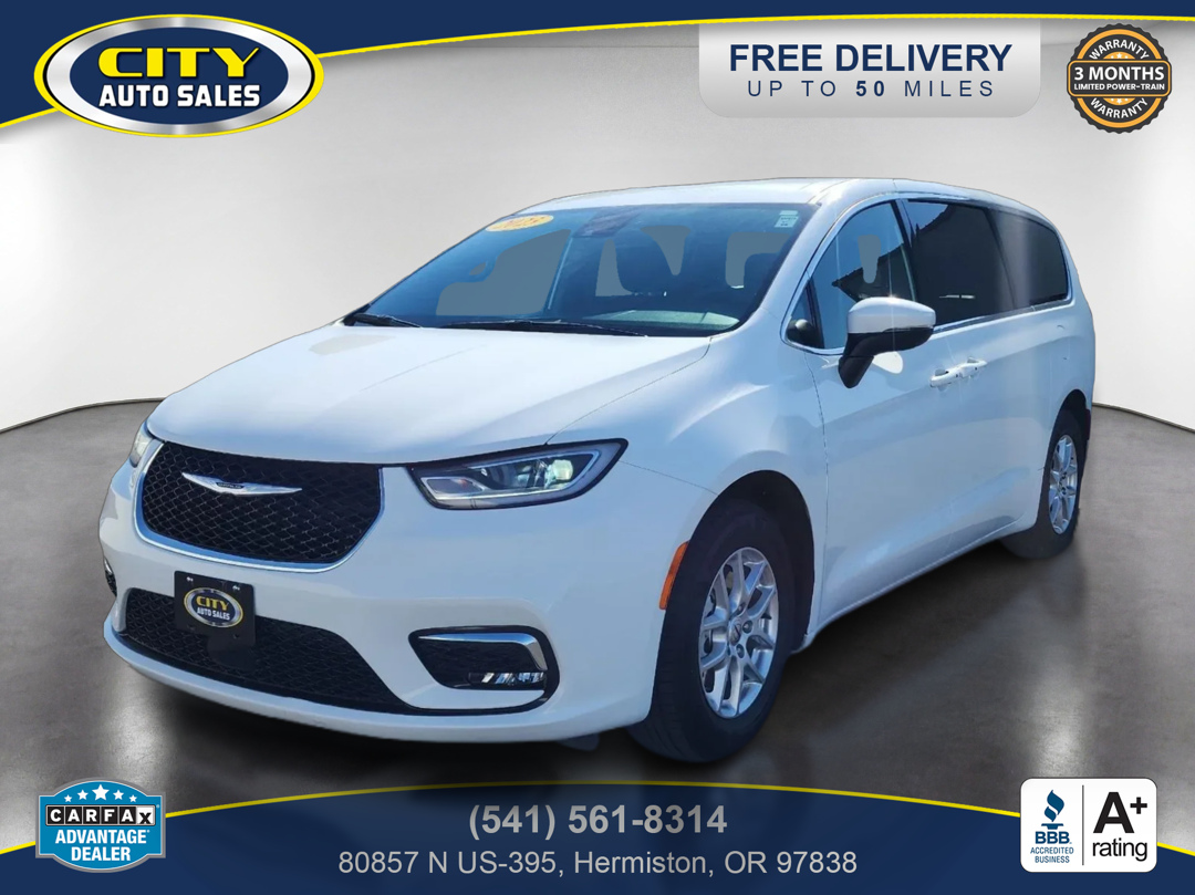 2023 Chrysler Pacifica Touring's photo