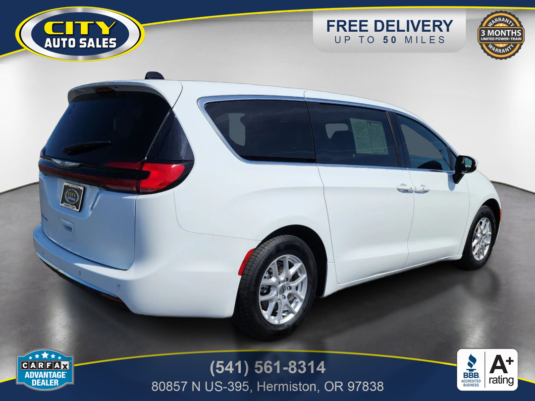 2023 Chrysler Pacifica Touring - Photo 5