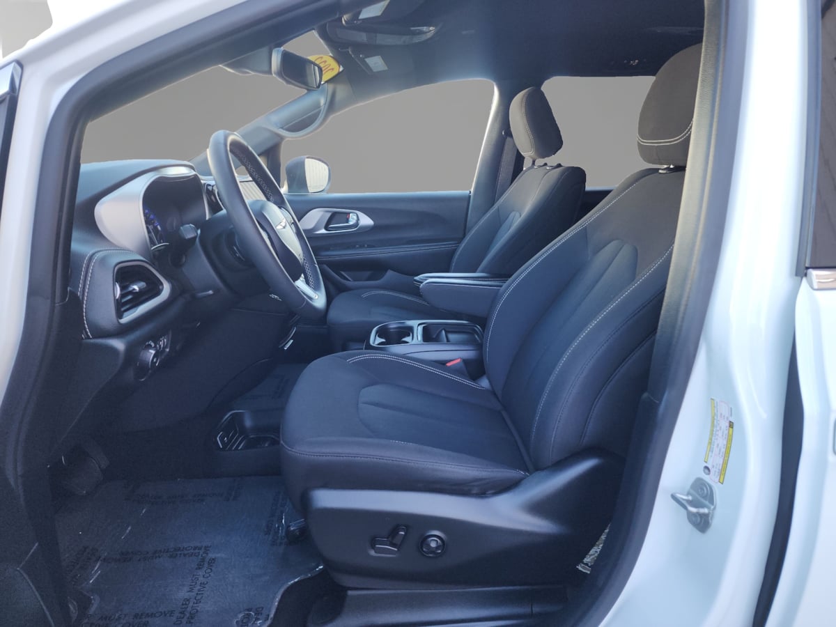 2023 Chrysler Pacifica Touring - Photo 9