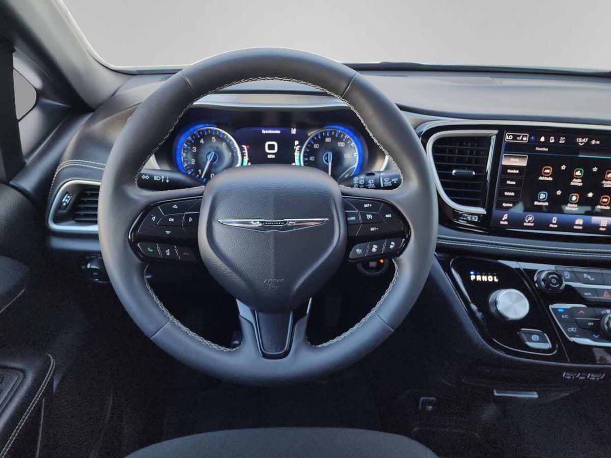 2023 Chrysler Pacifica Touring - Photo 17
