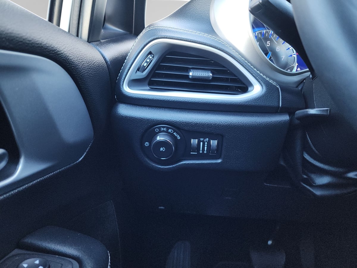 2023 Chrysler Pacifica Touring - Photo 18