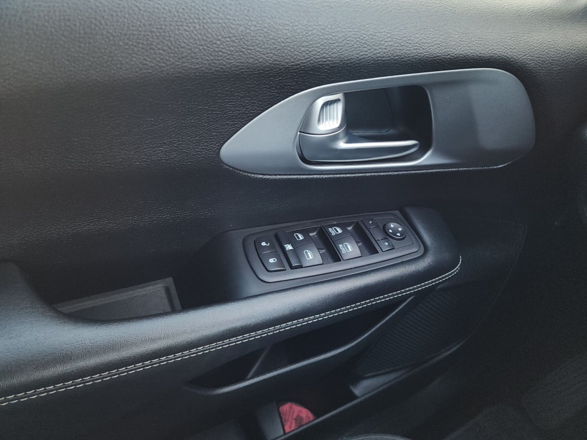 2023 Chrysler Pacifica Touring - Photo 19