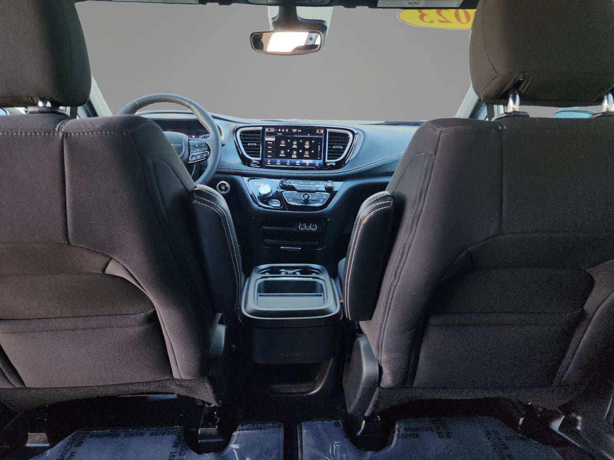 2023 Chrysler Pacifica Touring - Photo 21