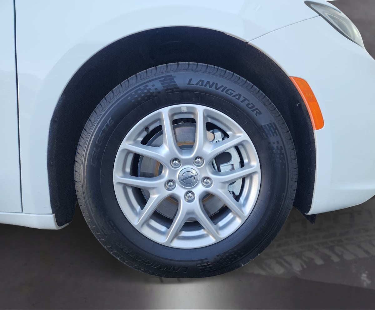 2023 Chrysler Pacifica Touring - Photo 26