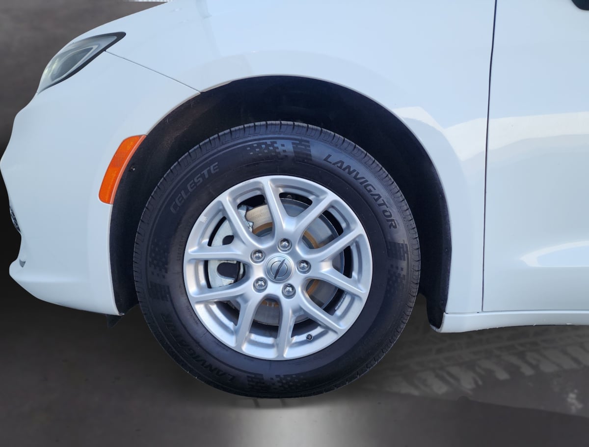 2023 Chrysler Pacifica Touring - Photo 27