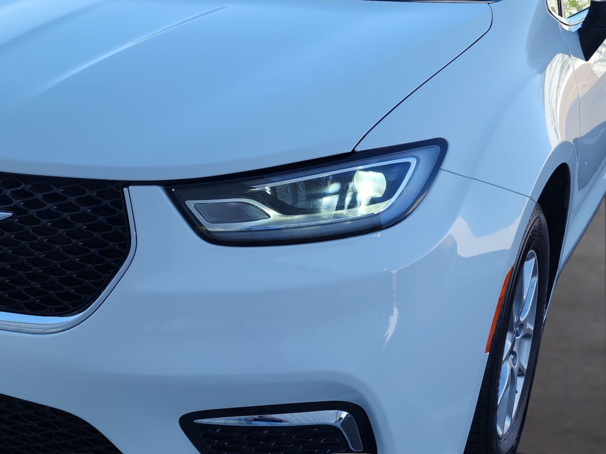 2023 Chrysler Pacifica Touring - Photo 29
