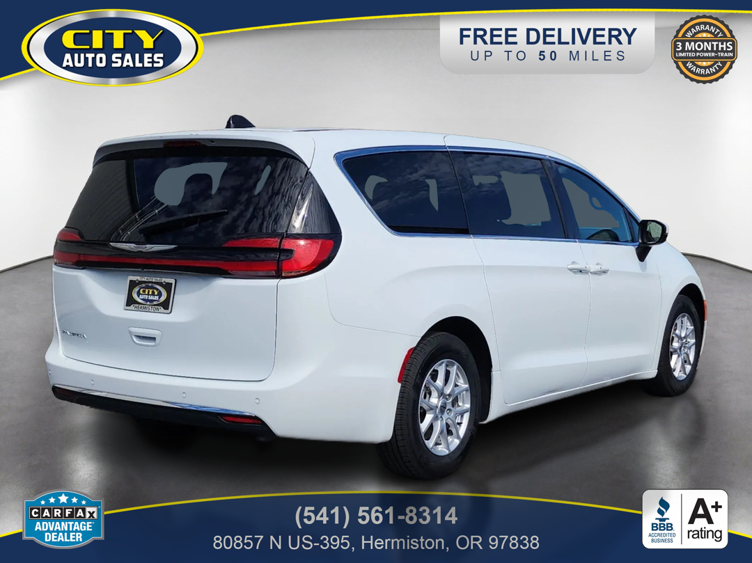 2023 Chrysler Pacifica Touring - Photo 5