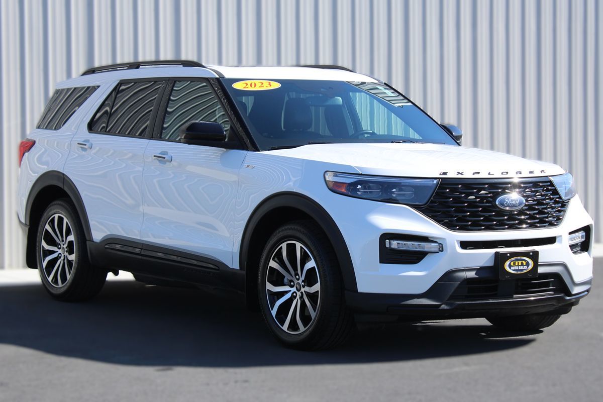 2023 Ford Explorer ST Line 4WD's photo