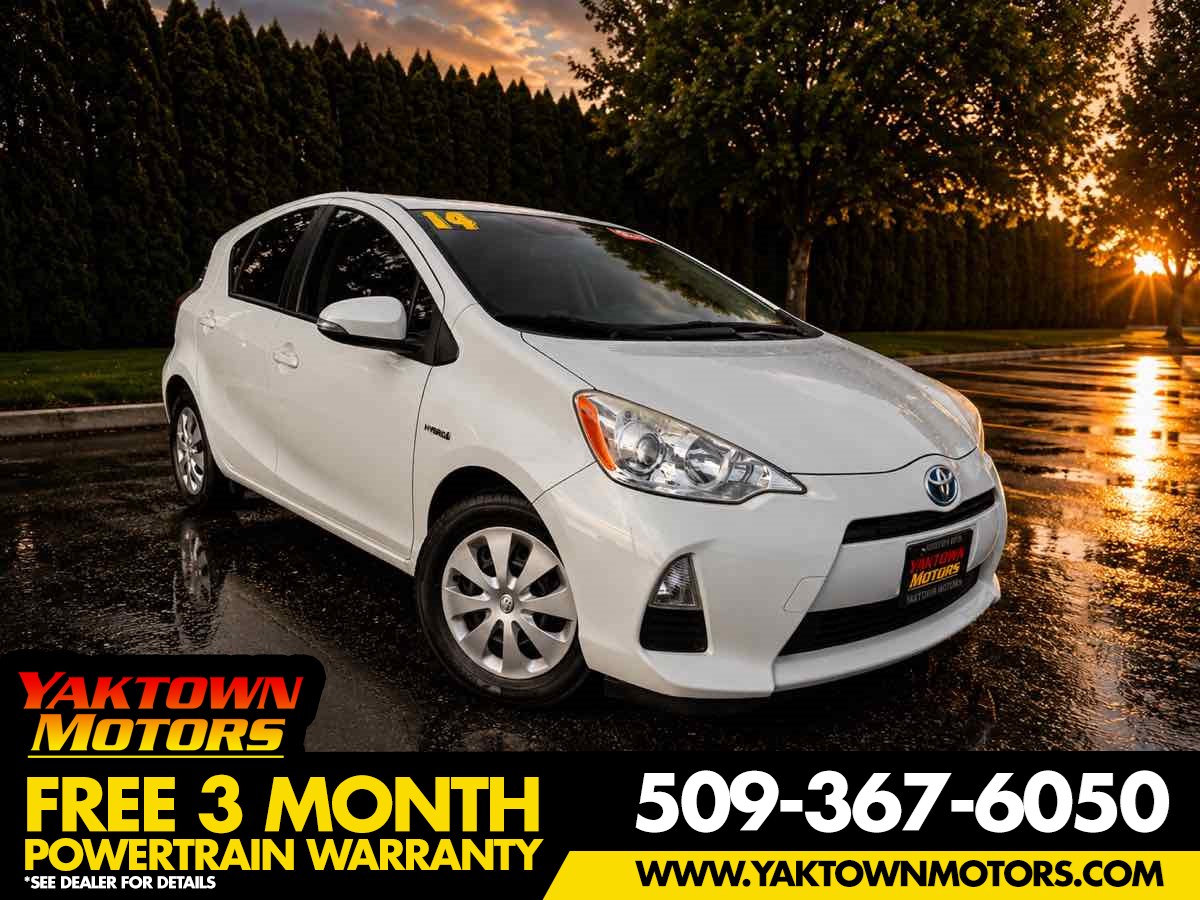 2014 Toyota Prius c Four's photo