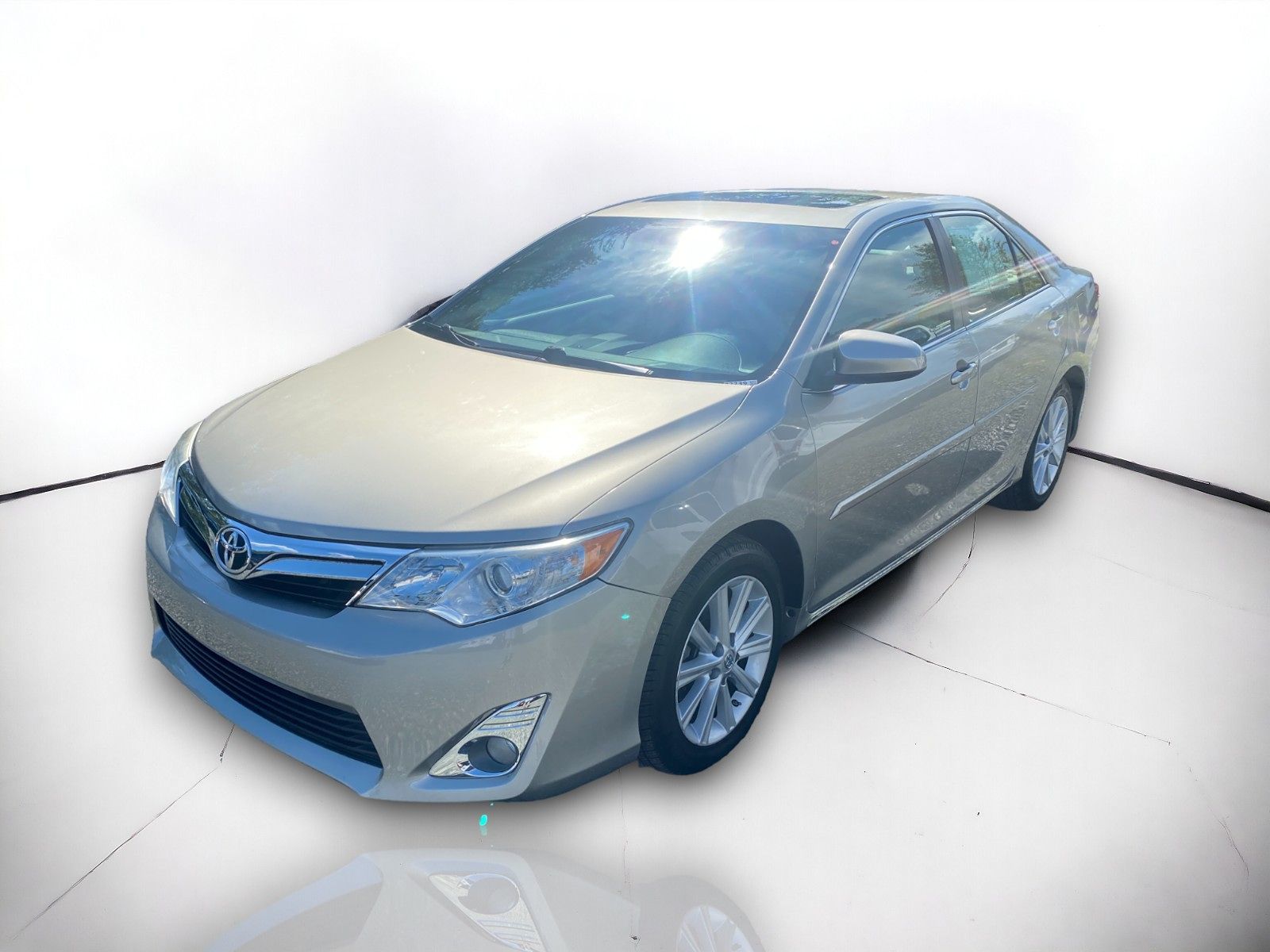 2014 Toyota Camry XLE 2