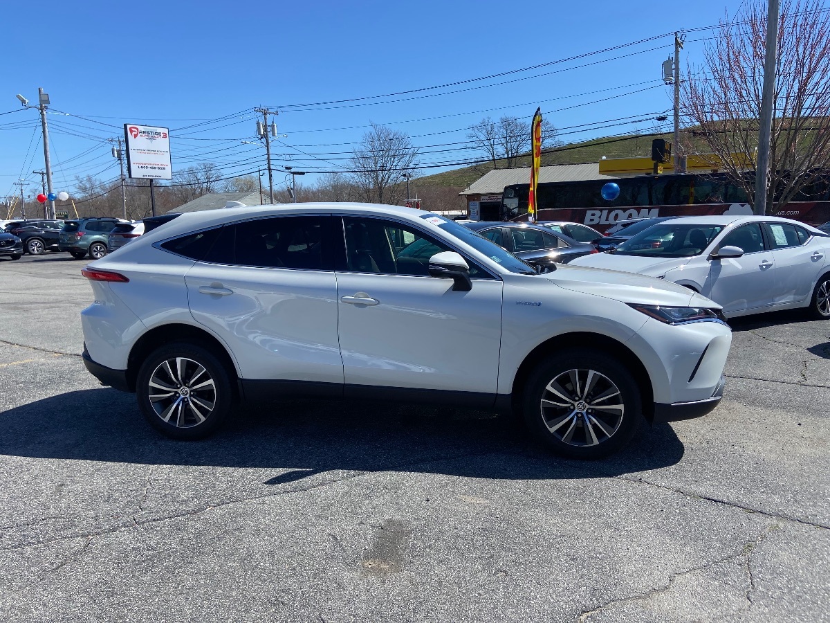 2021 Toyota Venza LE 3