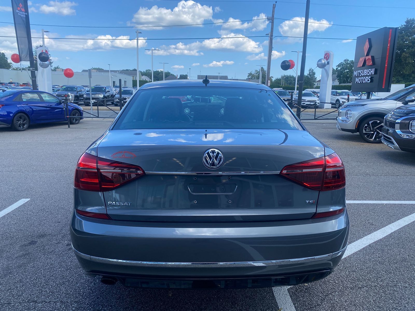 2017 Volkswagen Passat R-Line w/Comfort Pkg 10