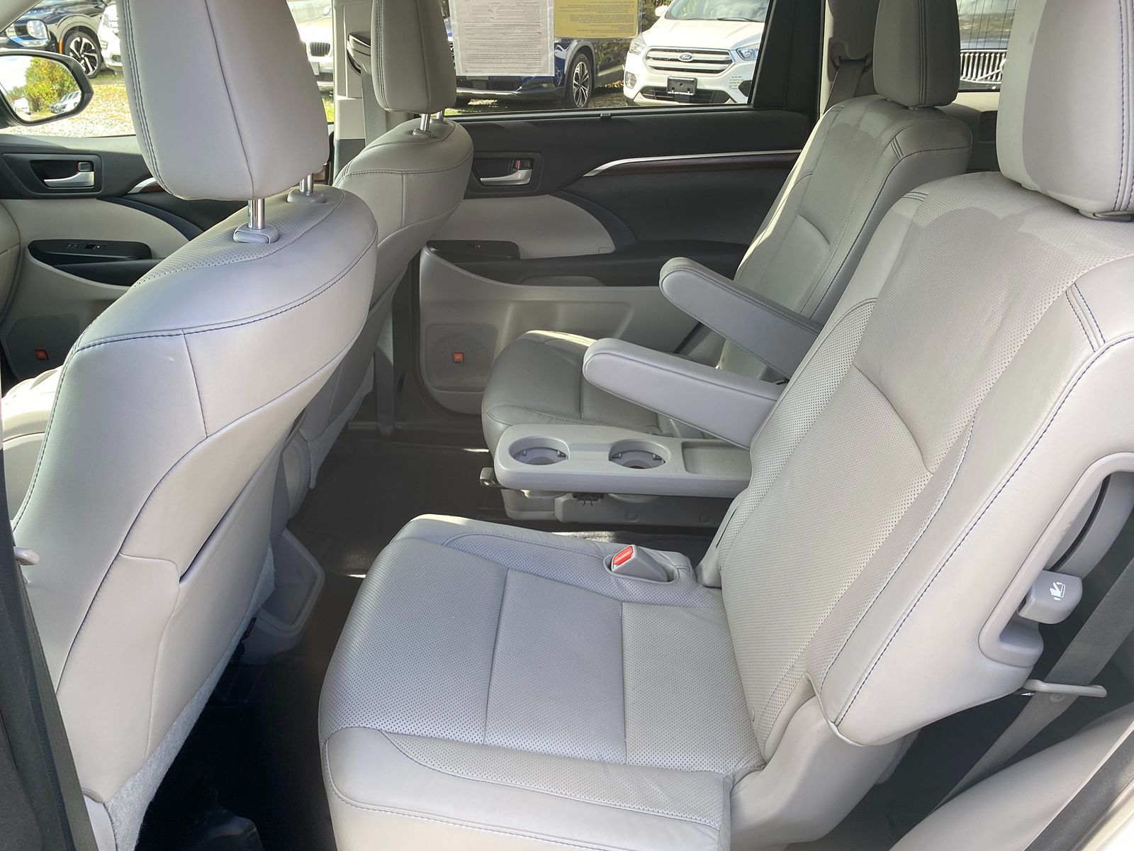 2015 Toyota Highlander Limited Platinum 23