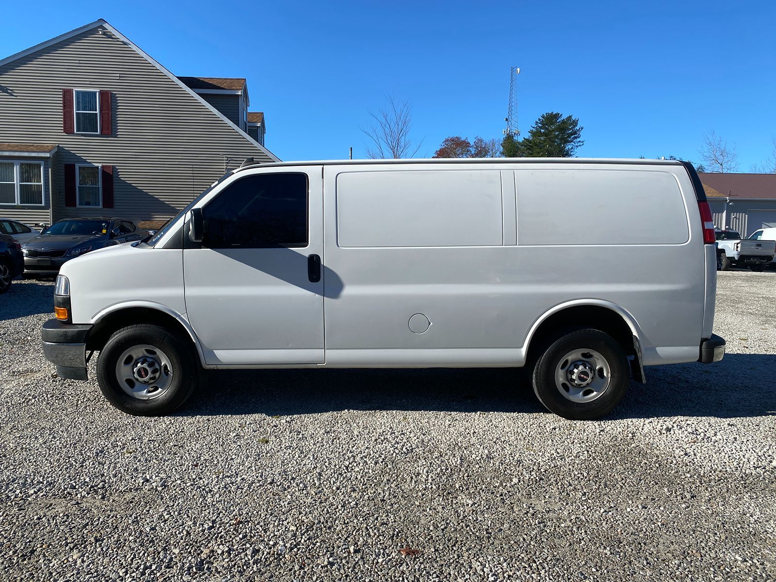 2020 GMC Savana Cargo Van  4