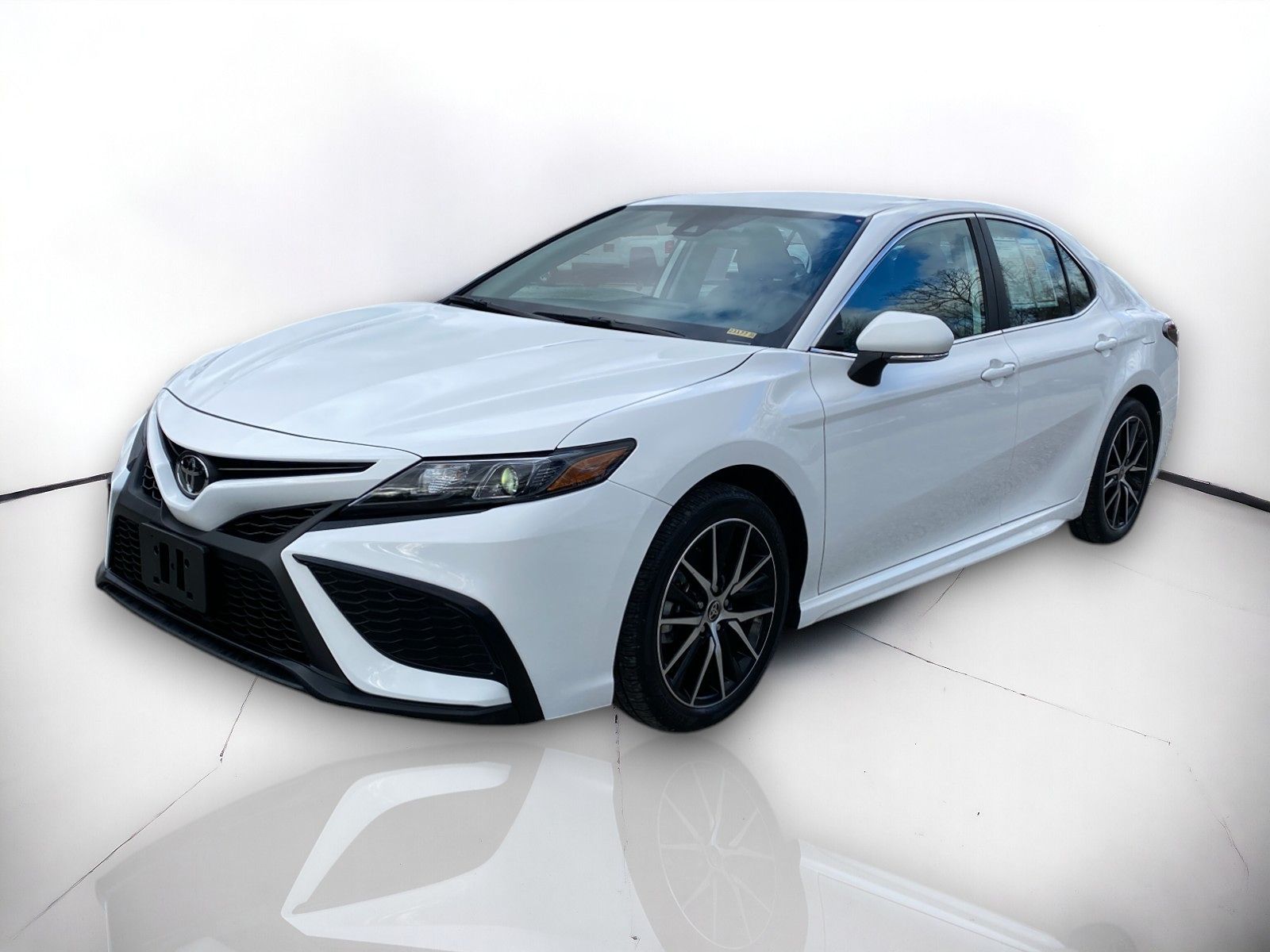 2024 Toyota Camry SE 2