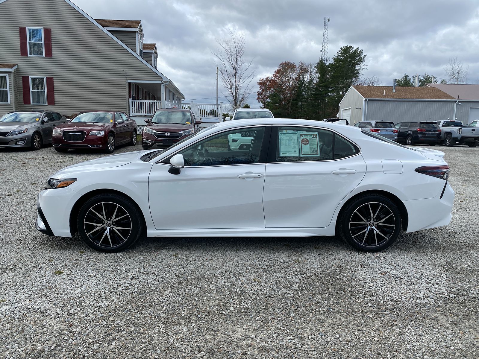 2024 Toyota Camry SE 4