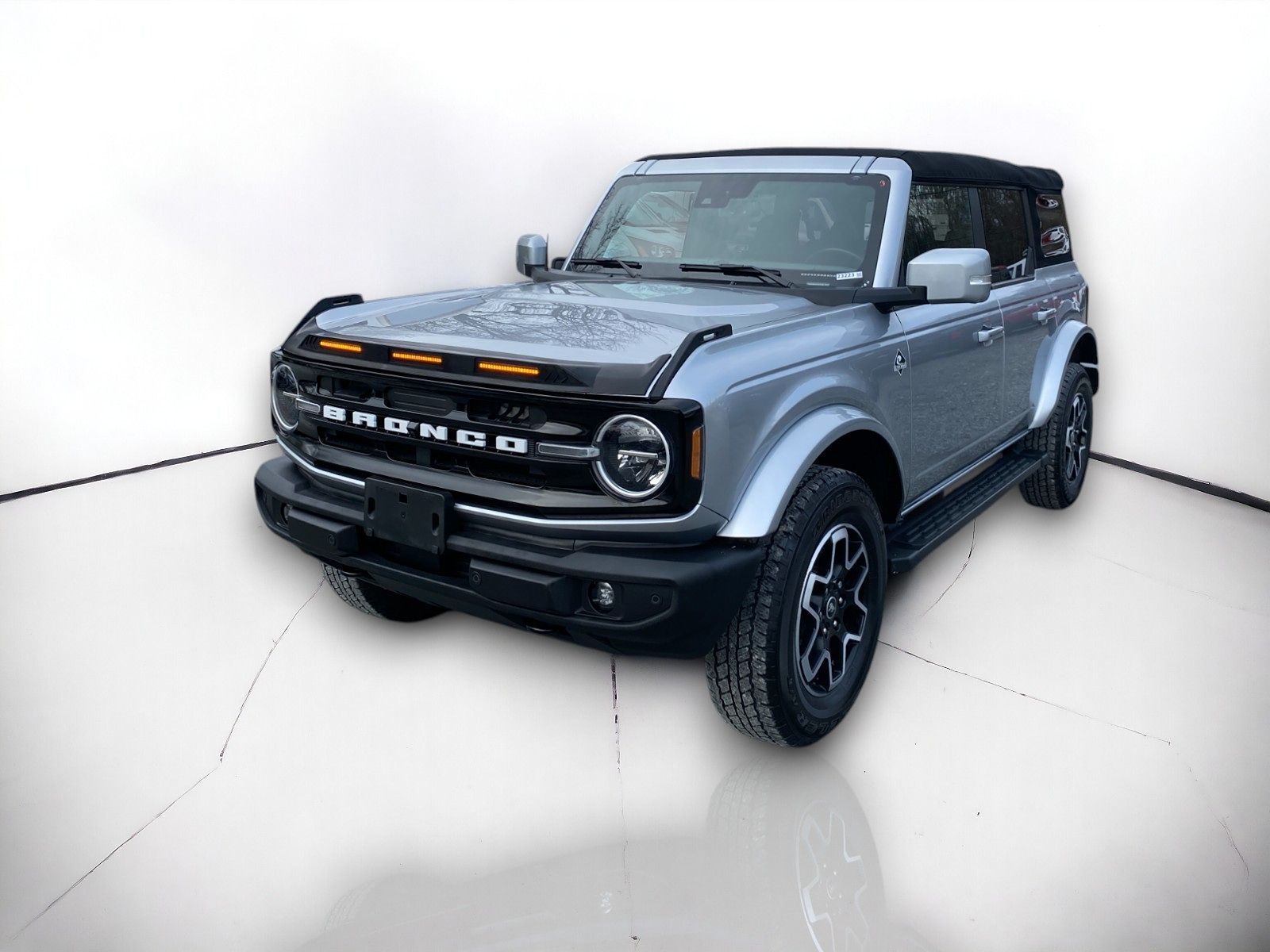 2023 Ford Bronco Outer Banks 2