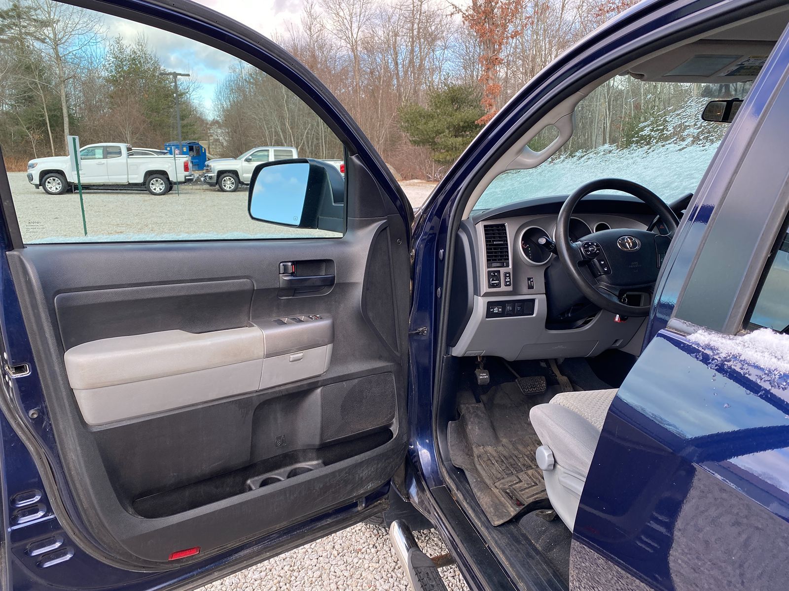 2012 Toyota Tundra 4WD Truck  10