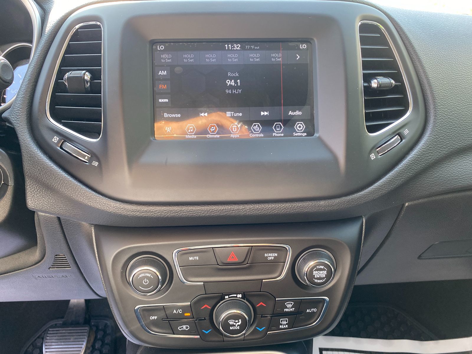 2019 Jeep Compass Latitude photo 17