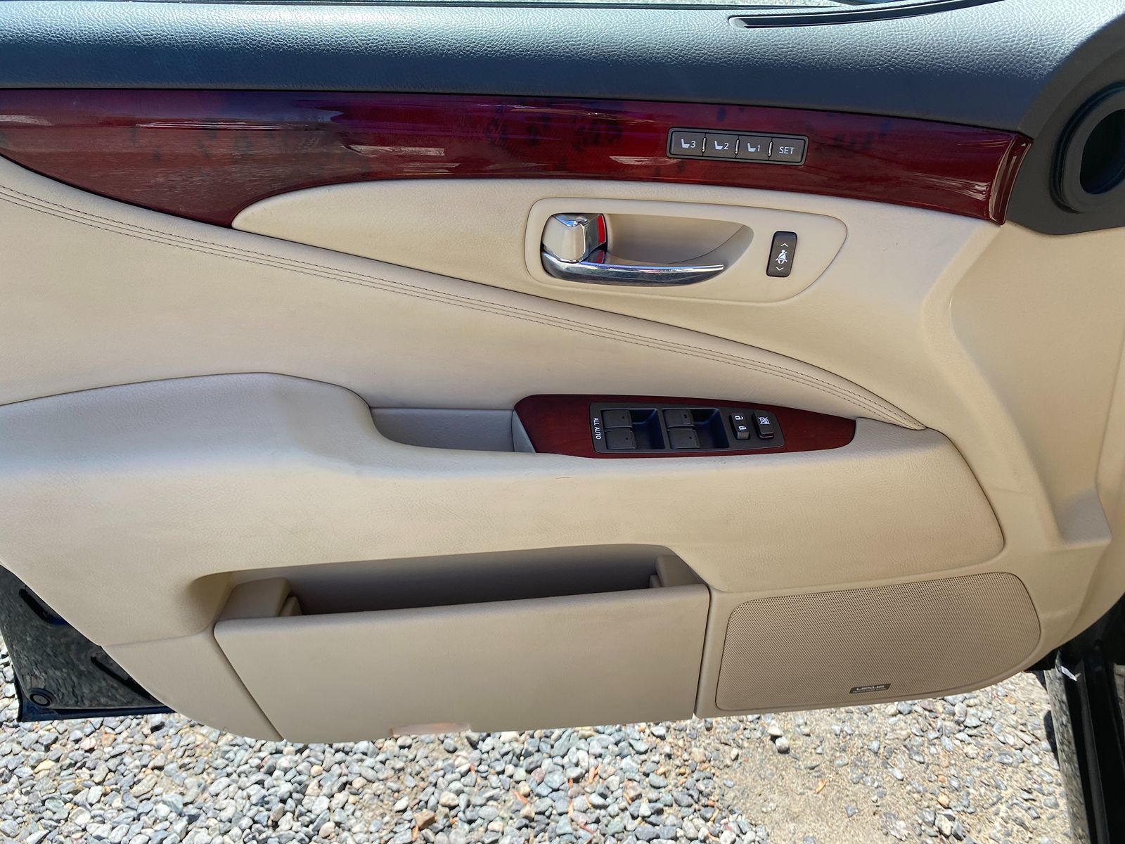 2011 Lexus LS 460 AWD photo 10