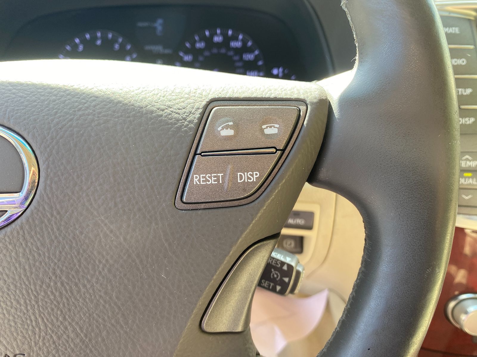 2011 Lexus LS 460 AWD photo 14
