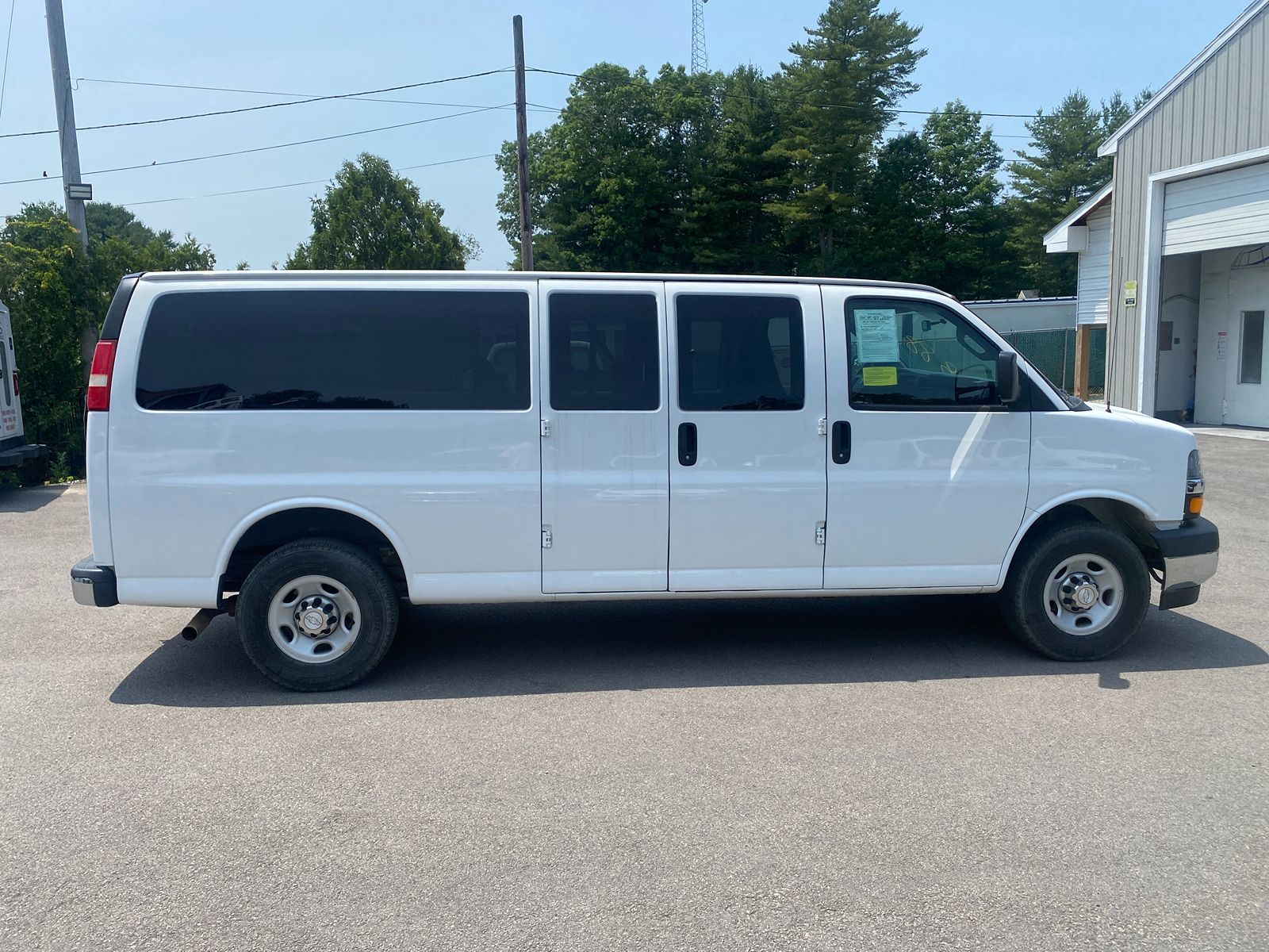 2017 Chevrolet Express Passenger LT photo 4