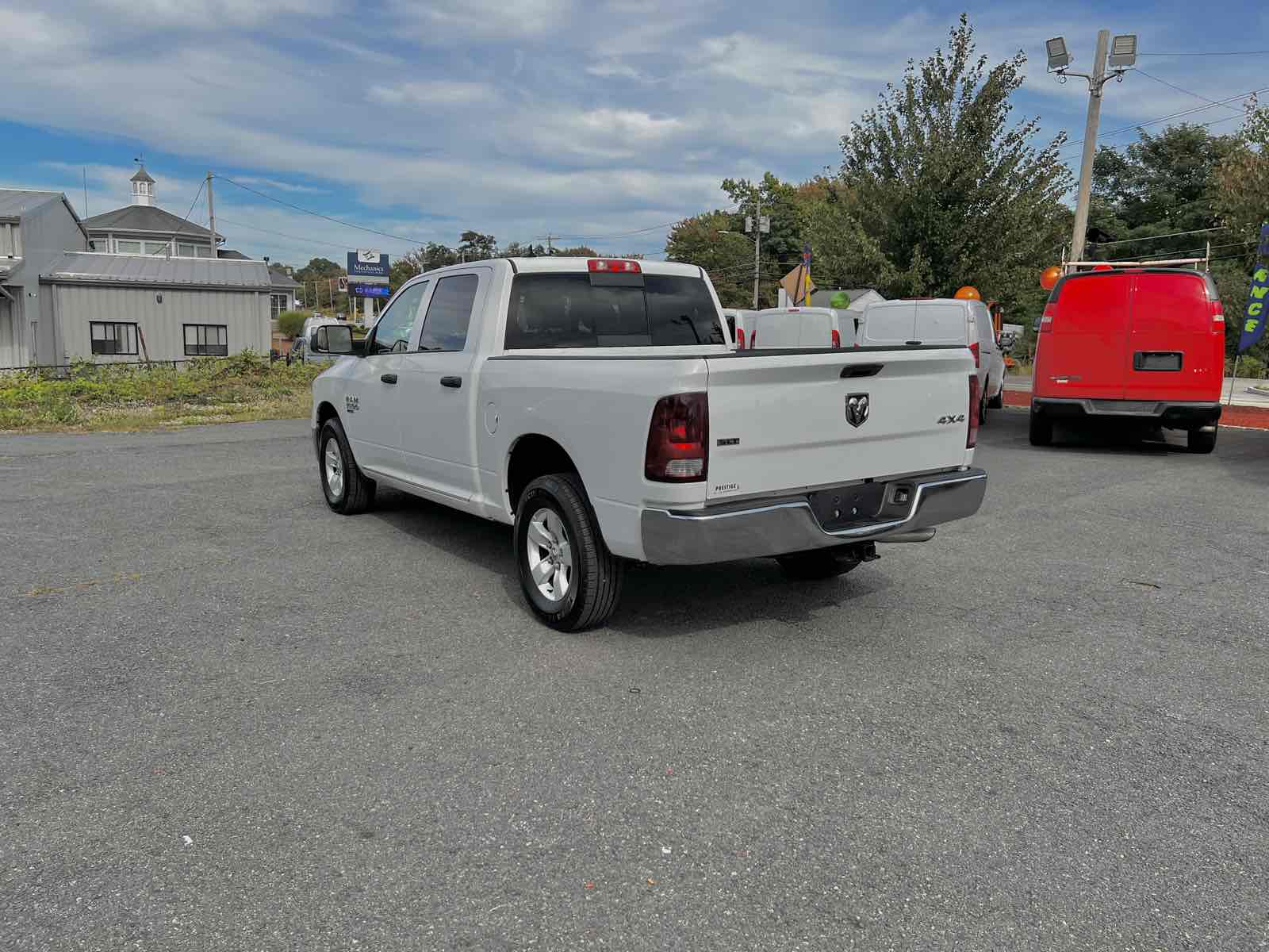 2023 Ram 1500 Classic SLT photo 4