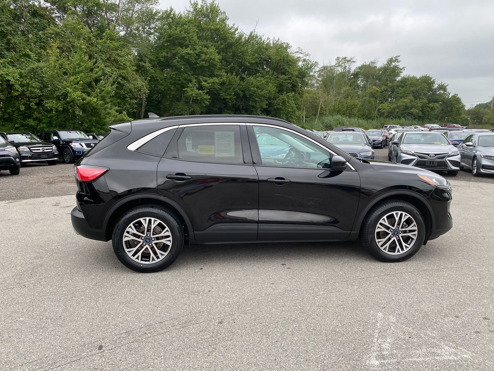 2021 Ford Escape SEL Hybrid photo 3