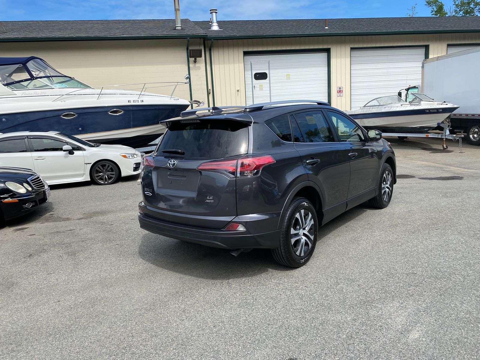 2018 Toyota RAV4 LE photo 4