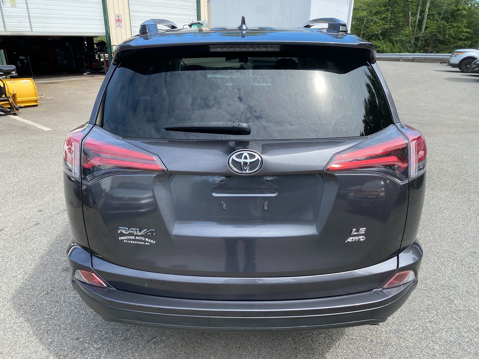 2018 Toyota RAV4 LE photo 5