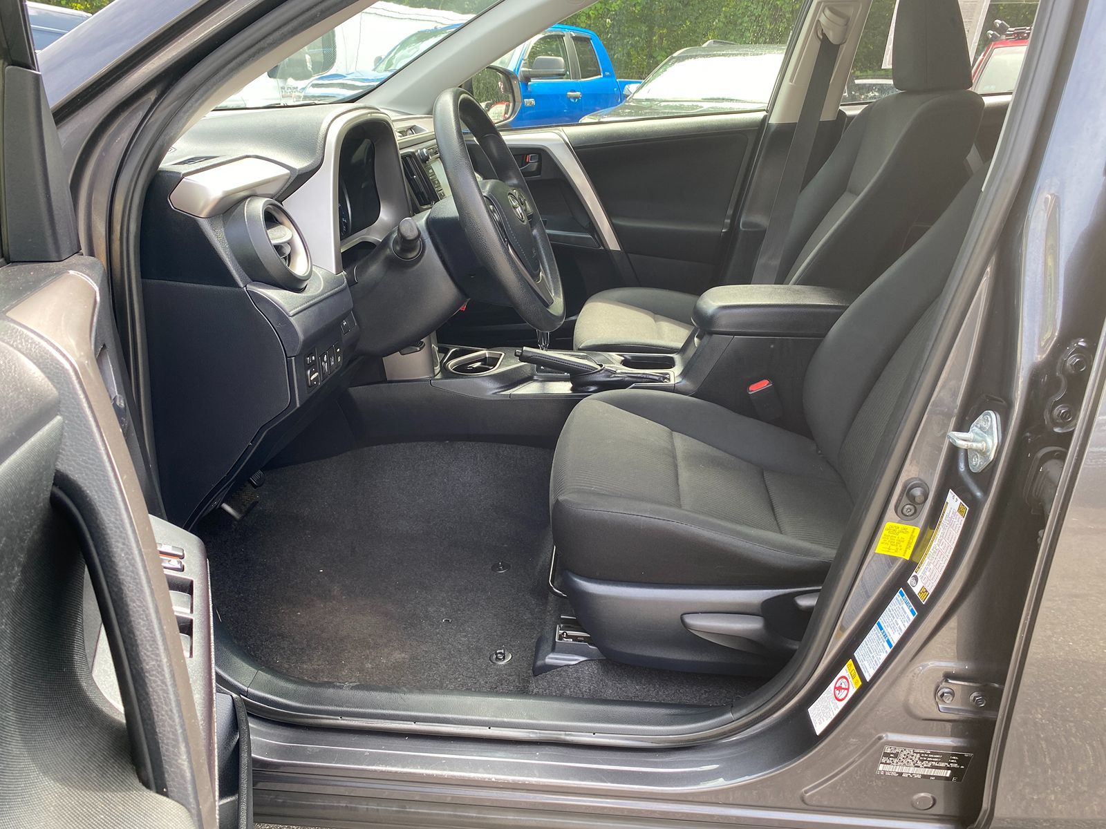 2018 Toyota RAV4 LE photo 10