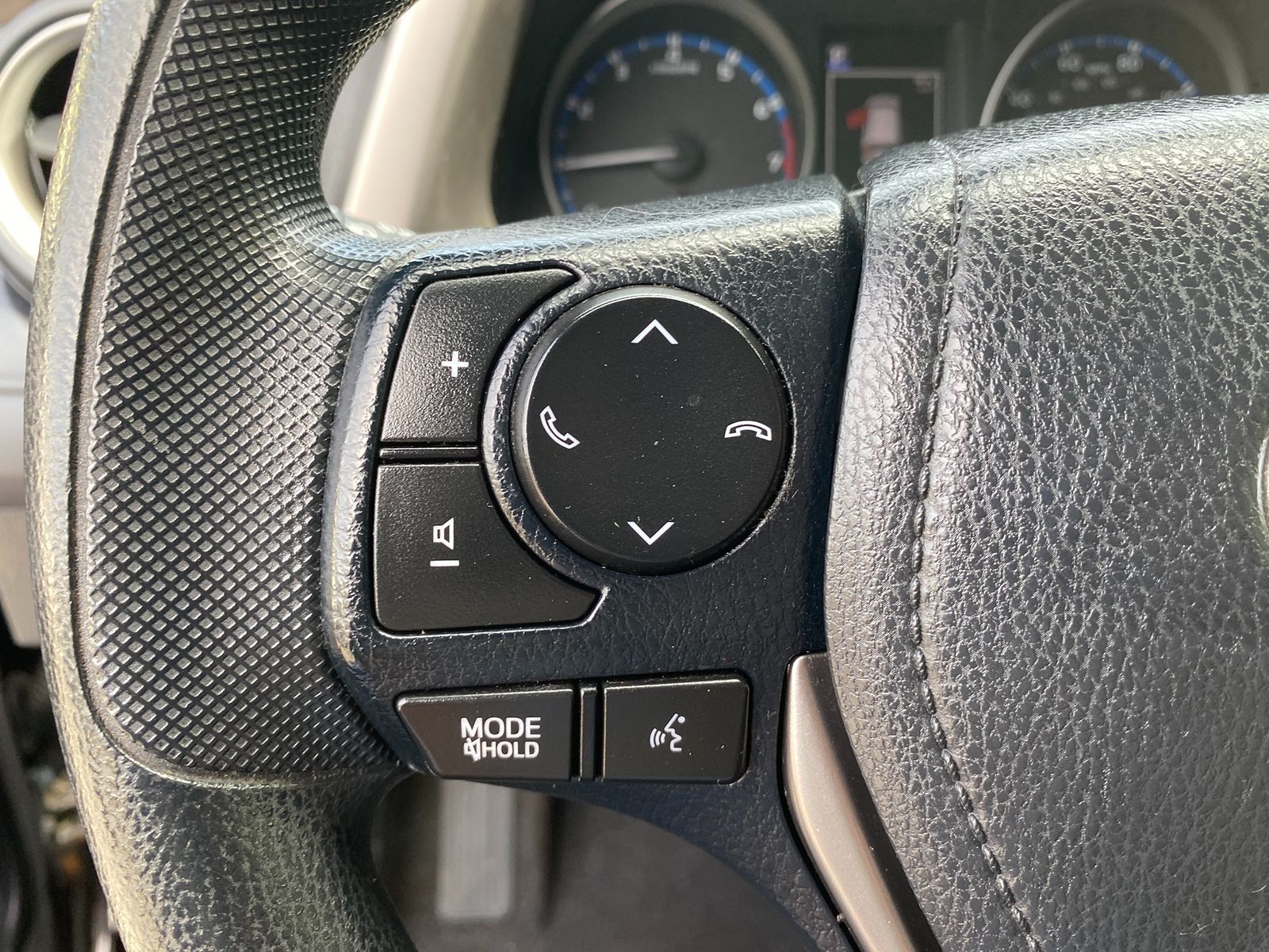 2018 Toyota RAV4 LE photo 12