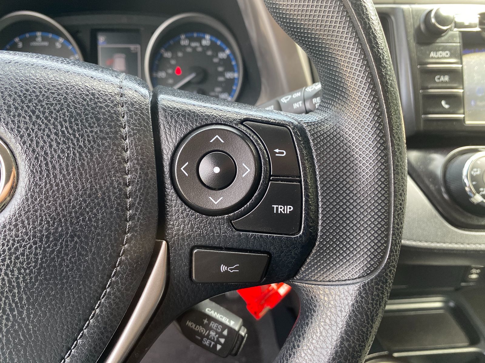 2018 Toyota RAV4 LE photo 13