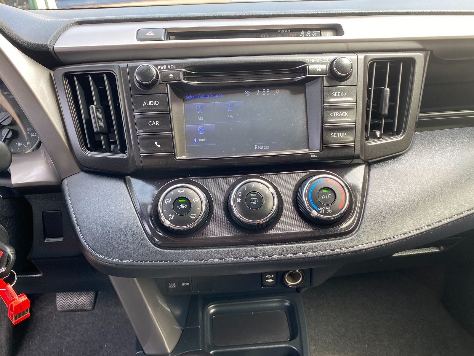 2018 Toyota RAV4 LE photo 15